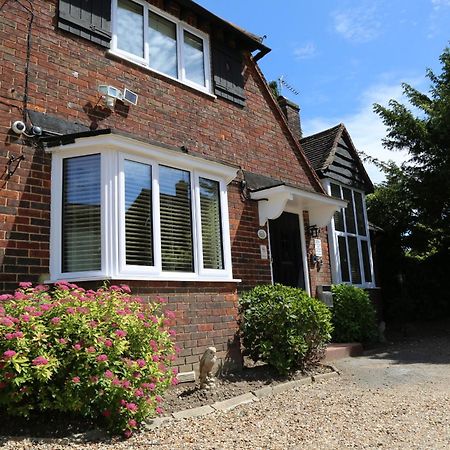 Debden Guest House Hillingdon Exterior foto