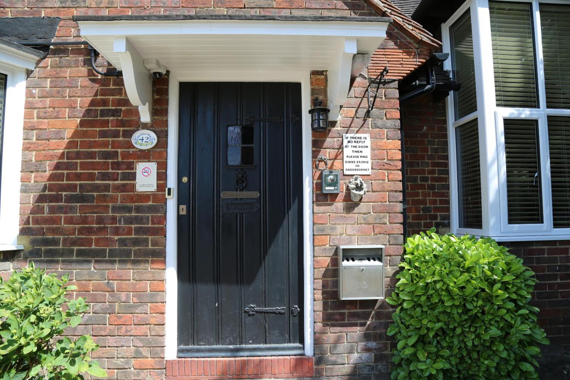 Debden Guest House Hillingdon Exterior foto
